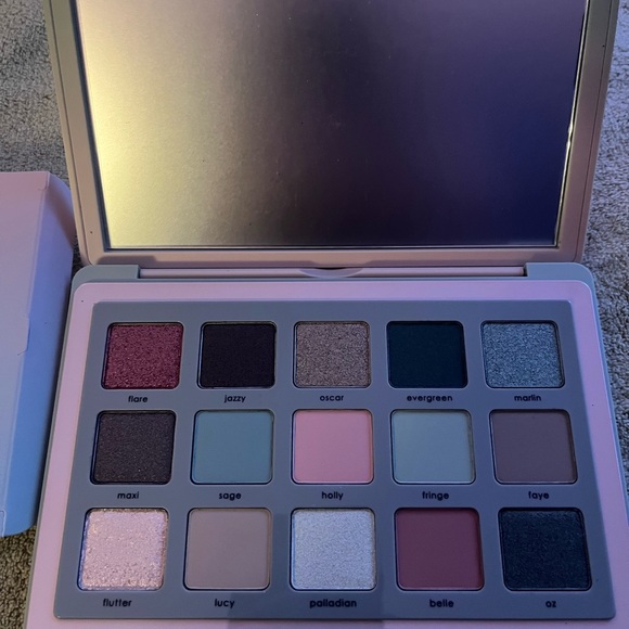 Natasha Denona Retro Glam Eyeshadow Palette - Picture 2 of 3